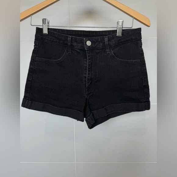 H&M Pants - H&M Black Denim Cuffed Jean Shorts Size 6